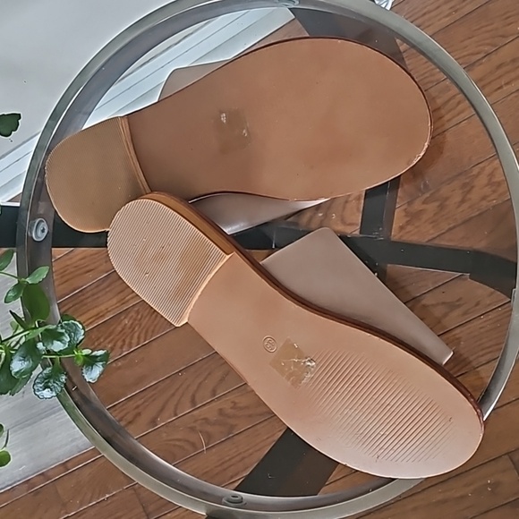 Beast Fashion Flat Sandles Size 8.5 Beige Vegan Leather Wide Single Banded - Picture 3 of 5